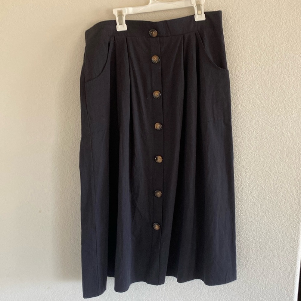 NWT size L black skirt